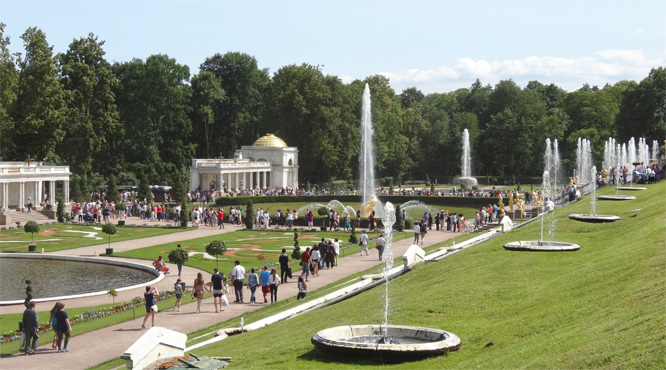 Die Wasserspiele in Peterhof 