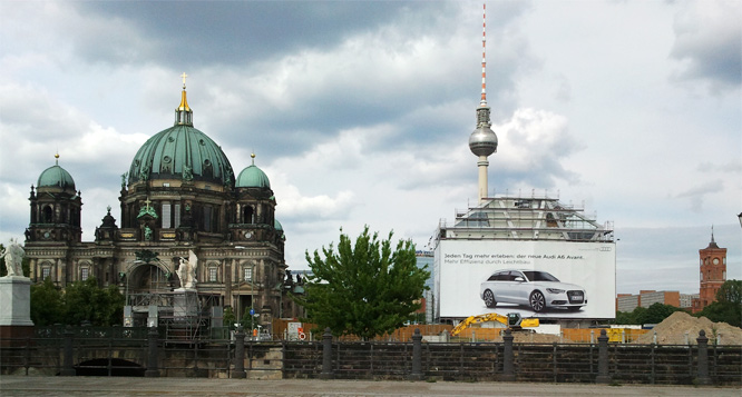Reklame-Humboldt-Box am Schlossplatz, Berlin -  Testbild Galaxy S