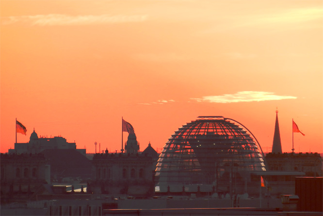 Sommerwetter über dem Reichstag