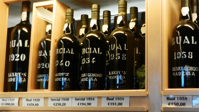 Madeira-Wein auf dem Airport Funchal