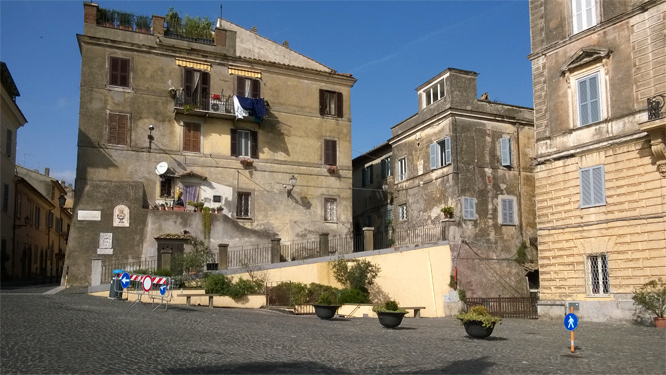 Castel Gandolfo - Piazza di Calvalloti