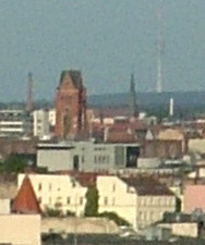 Fernsehturm auf dem Schäferberg in Wannsee, 20 km Entfernung, 22.05.04, 6:31