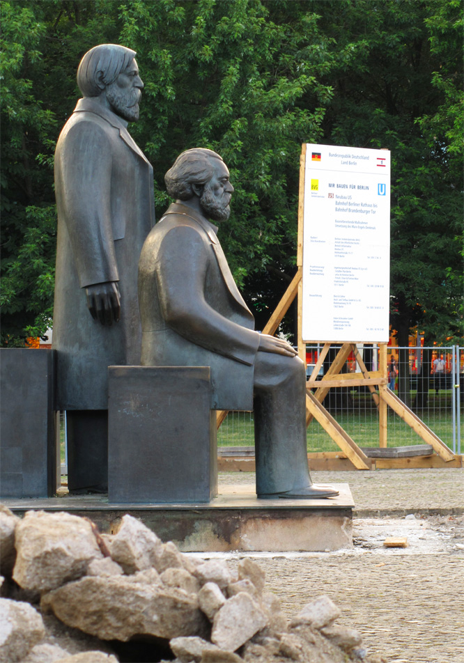 Marx-Engels-Denkmal Demontage